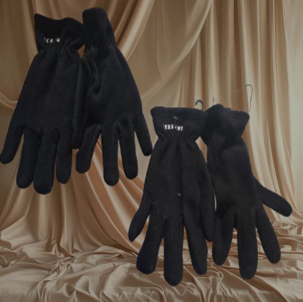 Gloves by bokafélagið Gloves by bokafélagið